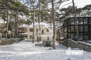 Дом 300м&sup2;, 3-этажный, участок 11 сот.  