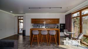 Дом 285м&sup2;, 3-этажный, участок 12 сот.  