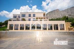 Дом 3280м&sup2;, 4-этажный, участок 110 сот.  