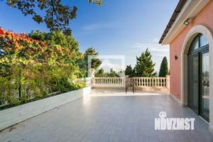 Дом 689м&sup2;, 3-этажный, участок 15 сот.  