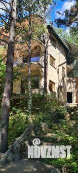 Дом 617м², 3-этажный, участок 18 сот.  