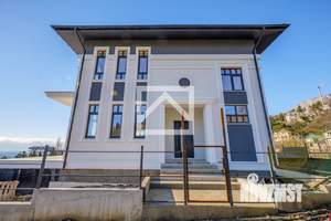 Дом 300м&sup2;, 3-этажный, участок 6 сот.  