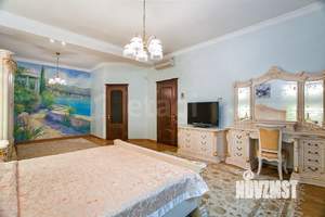 Дом 1500м², 4-этажный, участок 42 сот.  
