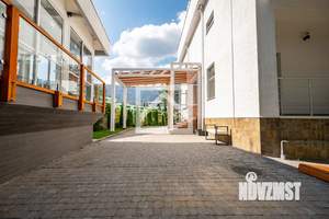 Дом 905м&sup2;, 3-этажный, участок 30 сот.  