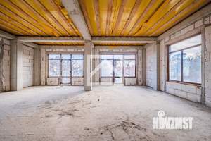 Коттедж 300м&sup2;, 3-этажный, участок 6 сот.  