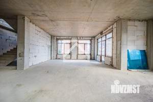 Коттедж 300м&sup2;, 3-этажный, участок 6 сот.  