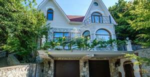 Дом 185м&sup2;, 2-этажный, участок 5 сот.  