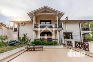 Дом 599м², 3-этажный, участок 13 сот.  