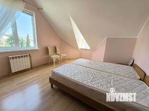 Дом 215м², 3-этажный, участок 13 сот.  
