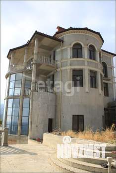 Дом 870м&sup2;, 3-этажный, участок 20 сот.  