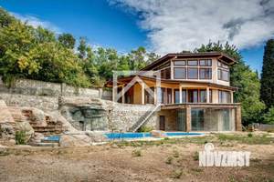 Дом 299м&sup2;, 3-этажный, участок 13 сот.  