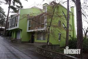 Таунхаус 204м², 3-этажный, участок 1 сот.  