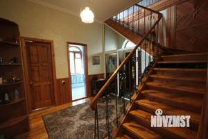 Дом 373м², 3-этажный, участок 9 сот.  