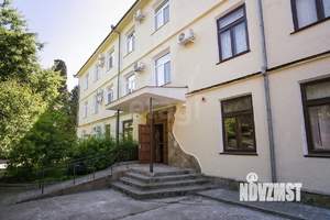 Дом 1200м&sup2;, 3-этажный, участок 30 сот.  