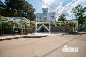 Дом 905м&sup2;, 3-этажный, участок 30 сот.  