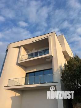 Дом 860м&sup2;, 3-этажный, участок 11 сот.  