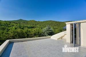 Дом 146м&sup2;, 3-этажный, участок 3 сот.  