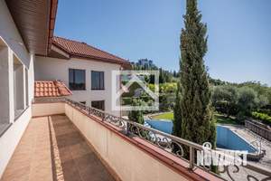 Дом 520м&sup2;, 2-этажный, участок 11 сот.  