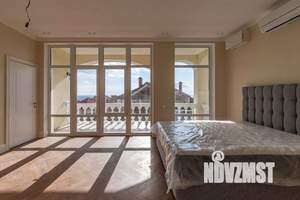 Коттедж 281м², 3-этажный, участок 5 сот.  