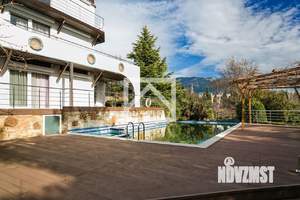 Дом 350м&sup2;, 3-этажный, участок 10 сот.  