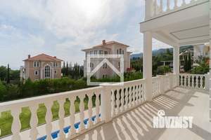 Дом 361м&sup2;, 3-этажный, участок 8 сот.  