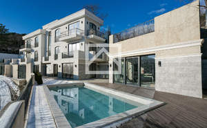 Дом 322м&sup2;, 3-этажный, участок 7 сот.  