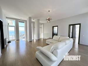 Дом 440м², 3-этажный, участок 6 сот.  