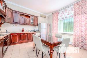 Дом 460м², 3-этажный, участок 12 сот.  