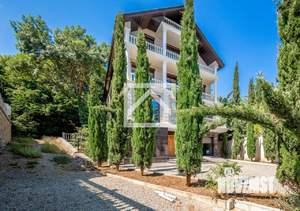 Дом 916м&sup2;, 4-этажный, участок 39 сот.  