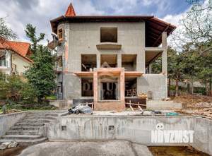 Дом 650м², 3-этажный, участок 30 сот.  