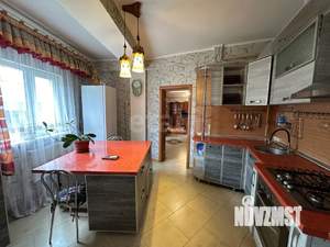 Дом 270м², 3-этажный, участок 3 сот.  