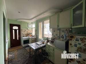 Дом 242м&sup2;, 3-этажный, участок 1 сот.  