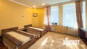 Дом 240м&sup2;, 3-этажный, участок 6 сот.  