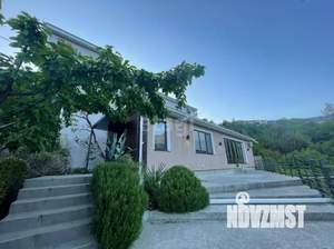 Дом 236м&sup2;, 3-этажный, участок 8 сот.  