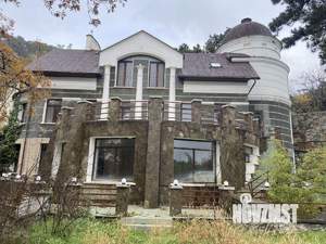 Дом 800м², 3-этажный, участок 12 сот.  