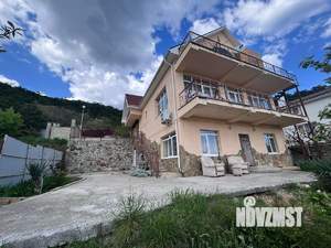 Дом 292м², 3-этажный, участок 6 сот.  