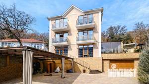 Дом 285м², 3-этажный, участок 12 сот.  