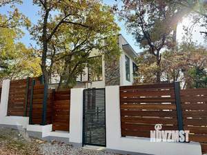 Дом 326м², 3-этажный, участок 8 сот.  