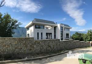 Дом 1200м&sup2;, 3-этажный, участок 36 сот.  