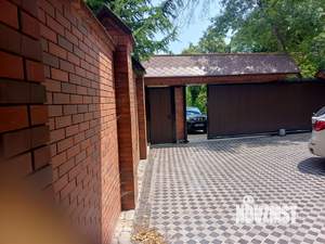 Дом 600м&sup2;, 3-этажный, участок 20 сот.  