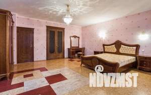 Дом 486м&sup2;, 3-этажный, участок 5 сот.  