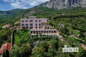 Дом 2890м&sup2;, 5-этажный, участок 110 сот.  