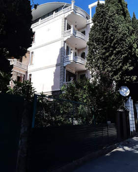Дом 950м², 4-этажный, участок 10 сот.  