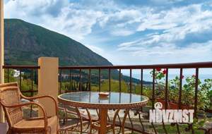 Коттедж 2500м&sup2;, 5-этажный, участок 1 сот.  