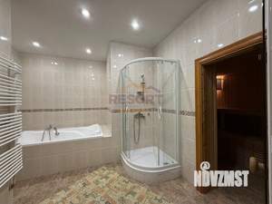 Дом 303м&sup2;, 3-этажный, участок 7 сот.  