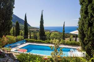 Дом 450м&sup2;, 2-этажный, участок 15 сот.  