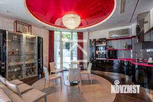 Дом 1307м&sup2;, 4-этажный, участок 50 сот.  