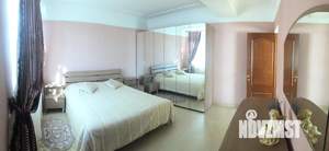 Дом 300м&sup2;, 3-этажный, участок 10 сот.  