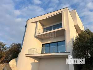 Дом 860м², 3-этажный, участок 11 сот.  