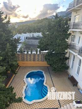 Дом 1000м&sup2;, 5-этажный, участок 8 сот.  